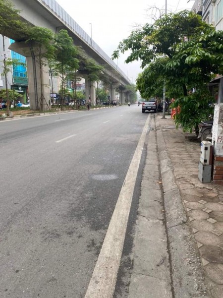 Bán nhà nguyên căn mặt phố Cầu Giấy, 4 tầng mặt tiền 3.6m, giá bán 24 tỷ