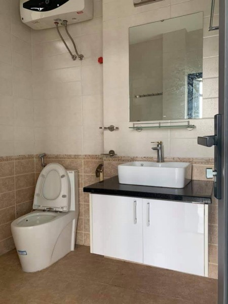 Bán nhà phố Tô Ngọc Vân - Tây Hồ, 6 tầng thang máy,3 mặt thoáng 245m2 giá 62 tỷ