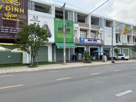 Bán gấp nhà mới diện tích 100m2 tại mặt tiền 30/4 thị trấn Trảng Bom giá bán 5 tỷ
