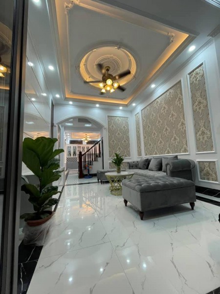 Bán nhà nguyên căn ngõ 80 Chùa Láng, Đống Đa, hướng hồ, nhà còn mới, dt 35m2, giá 2.7 tỷ