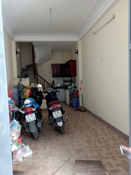 Cần bán nhà mặt phố Nguyễn Chính Hoàng Mai, diện tích 55m2, giá 6x tỷ kinh doanh