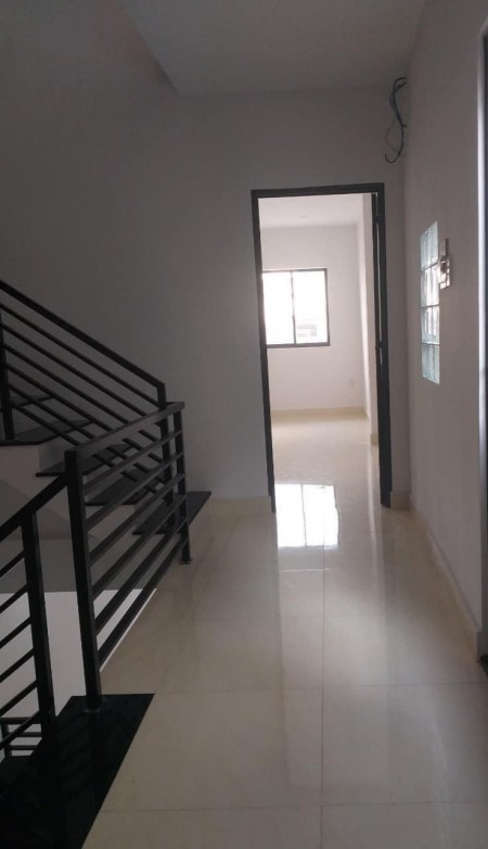 Nhà Bán Gấp Đường Lạc Long Quân Tân Bình, dt 54m2, 3 tầng sổ hồng riêng, giá 4.25 tỷ