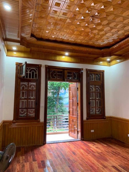 Bán nhà ngõ 133 Xuân Thủy diện tích 38m2, đúc 5 tầng mt 3m, giá bán 3.7 tỷ