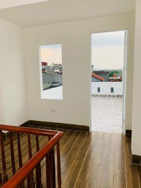 Cần bán gấp nhà phố Tư Đình nhà đẹp mới tinh dt 39.6m2, 5 tầng giá hơn 3 tỷ