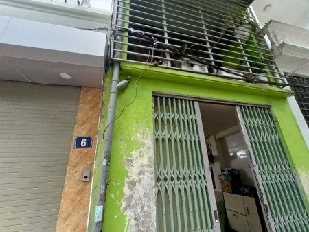 Bán nhà phố Giải Phóng - Gần phố, gần Ôtô diện tích 40m2 2 tầng, giá 2.35 tỷ