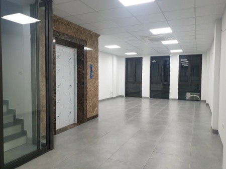 Bán nhà Quan Nhân 9 tầng, tòa nhà văn phòng ở và cho thuê, thang máy, dt 70m2, giá 18.4 tỷ
