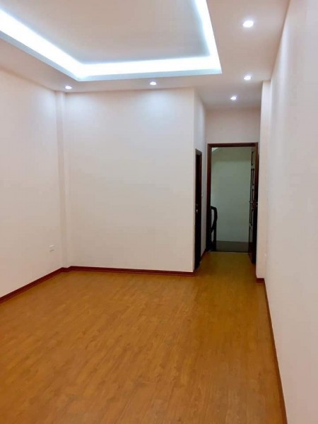 Bán nhà Ngọc Thuỵ Long Biên, ngõ thông, ô tô vào nhà, diện tích 40m2, 5 tầng, giá bán 4.5 tỷ