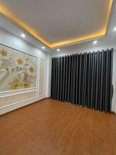 Bán nhà đẹp ở luôn Tư Đình, diện tích sử dụng. 45m2, giá bán 3.78 tỷ, thương lượng