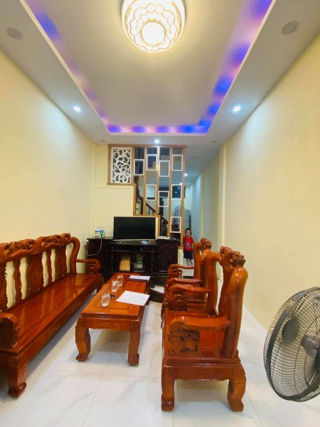 Bán nhà Quận Hai Bà Trưng, lô góc cách đường ô tô 20m, dt 21m2, 4 tầng, giá 1.95 tỷ