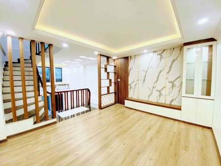 Bán nhà mới Thị Trấn Văn Điển, ngõ nông, vài bước ra chợ, diện tích 40m2, giá 2.65 tỷ