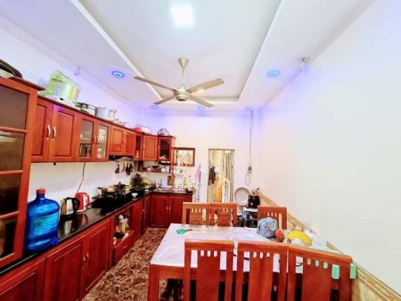 Bán nhà Ngọc Lâm Quận Long Biên hiếm nhà bán diện tích 44m2 giá bán 2.9 tỷ