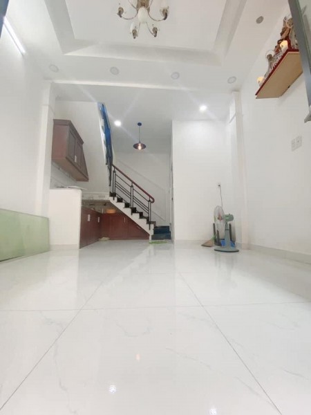 Bán nhà Trần Hưng Đạo, Quận 1 diện tích sử dụng 23m2, 3 tầng giá 4.2 tỷ nở hậu, liên hệ 0973483124