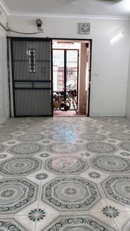 Bán nhà Trần Quốc Hoàn DT 85m2, mặt tiền 4.5m, xe tải đỗ cửa, kinh doanh VIP, giá 2 tỷ 28.