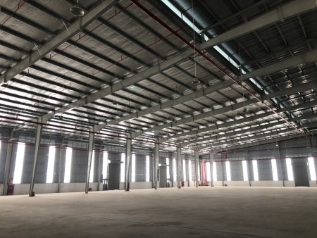 Cho thuê 20.000m kho đạt tiêu chuẩn Châu Âu tại Long Biên, đường lớn, xe vào được
