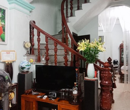 Bán nhà nguyên căn Nam Từ Liêm 2 mặt thoáng, nội thất, dt 44m2, 3 tầng, mt rộng, giá 3.6 tỷ