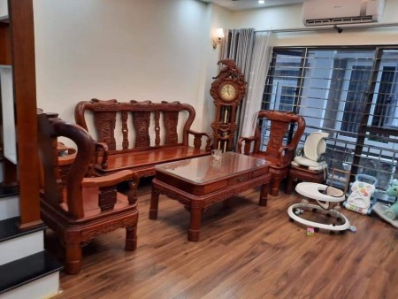 Bán nhà đường La Nội Hà Đông, nhà cao cửa rộng ở sướng, dt 35m2, 4 tầng, giá 2.55 tỷ