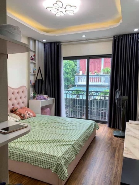 Nhà mới đẹp, ô tô đỗ cửa tại Nguyễn Văn cừ, Long Biên dt 45m2 5 tầng, Mt 4m, Giá 4.55 tỷ.