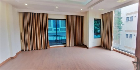 Bán nhà gara ô tô tránh thang máy Nguyễn Khánh Toàn, tặng nội thất, dt 90m2, 6 tầng, giá 12 tỷ