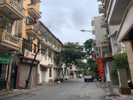 Bán nhà phố Hoàng Sâm, phù hợp để ở và kinh doanh, gần công viên Nghĩa Đô