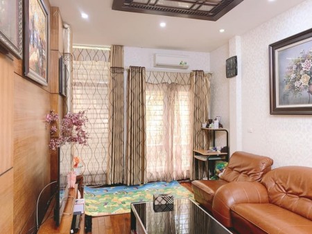 Nhà đẹp phố Tôn Thất Tùng, dt 56m2, 6 pn, vửa ở vừa cho thuê doanh thu cực tốt, giá mềm