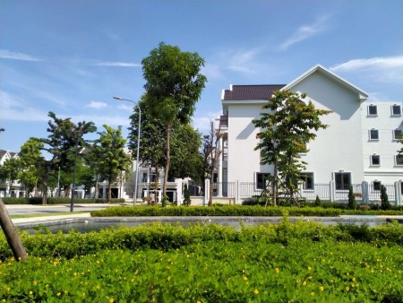 Bán lỗ căn góc diện tích 262m2 xây 3,5 tầng, có 4 mặt thoáng gần công viên, tiện ích đủ
