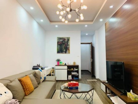 Bán gấp nhà phố Vĩnh Hưng, dt 40m2, 5 tầng, vị trí đẹp, ngõ rộng, thoáng. Giá 3.7 tỷ