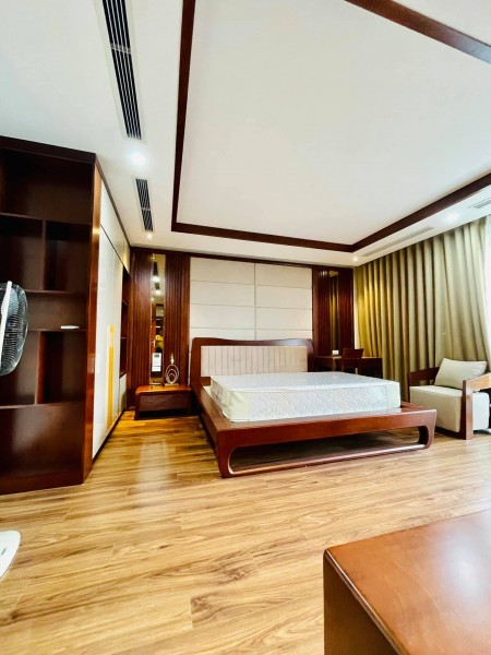 Cực hiếm, bán nhà mặt phố Chùa Bộc, kinh doanh đỉnh cao, dt 70m2, giá bán 31.5 tỷ