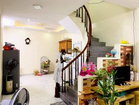 Bán nhà ngõ hẻm Xuân Thủy phân lô kinh doanh ở ngay, đt 30m2, 5 tầng, giá bán 5.8 tỷ