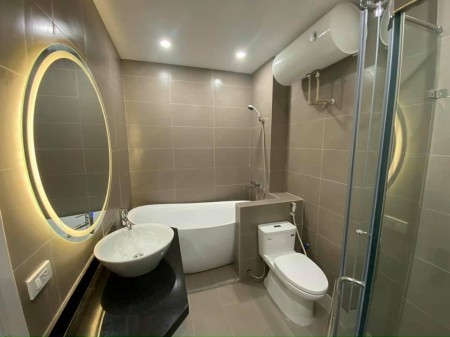 Nhà siêu đẹp Hoàng Quốc Việt, giá bán 3.5 tỷ, thoáng mát, sáng sủa, view công viên