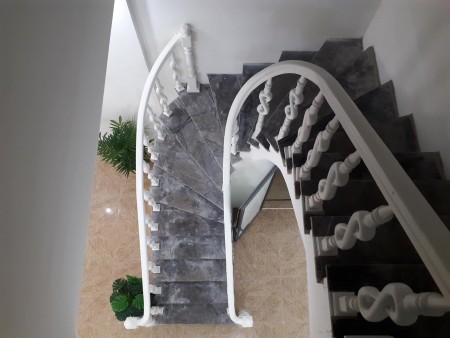 Ngõ 122 Kim Giang, 4 tầng diện tích sử dụng 40m2 ô tô đỗ cửa, giá bán 3.3 tỷ, lh 0918120568