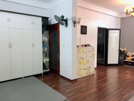 Bán nhà Dương Nội giá bán 2.4 tỷ, diện tích 32m2, 5 tầng, nhà siêu đẹp, sổ đỏ pháp lí đủ