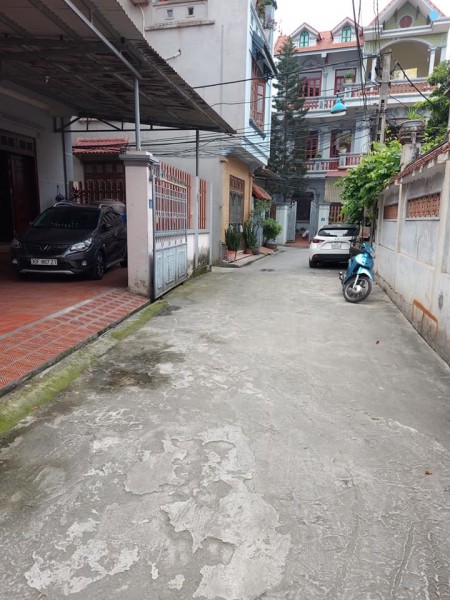 Bàn nhà Ngọc Thuỵ dt 48m2 4 tầng giá 2.35 tỷ, thương lượng, khu dân trí cao, tiện ích đủ