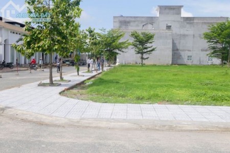 Duy Nhất Lô Góc 2 Mặt Tiền Đối Diện Trung Tâm Hành Chính, giá bán 1.85 tỷ, sổ sẵn