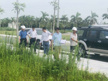 Khu ven biển, có dt tự nhiên gần 31.000 ha, bao gồm 30 xã, 1 thị trấn thuộc hai huyện