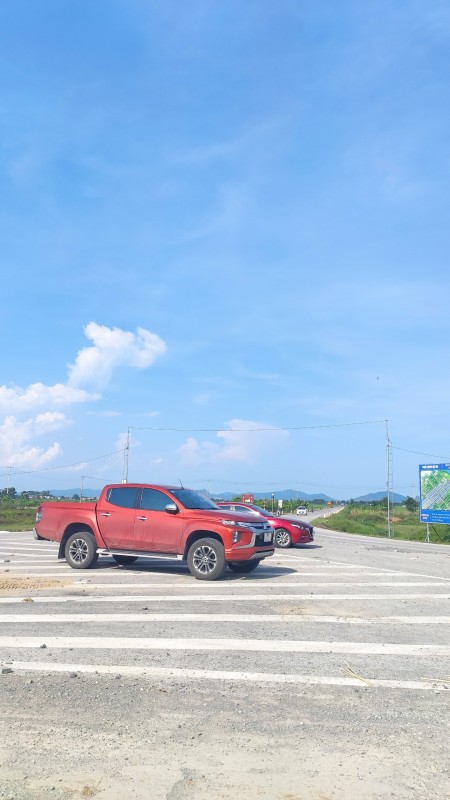 Chính chủ bán đất trên trục đường 42m định tăng thị trấn Quán Lào giá chỉ 5,5tr/m2