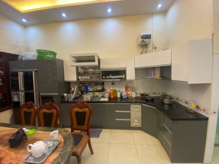 Bán nhà phố Kim Ngưu dt 40m2 4 tầng, 3 pn, ngõ 3 gác gần phố giá 3 tỷ, lh 0394357733