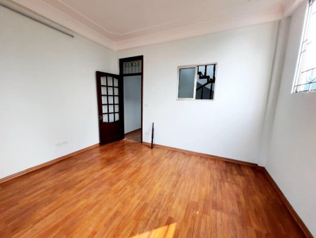 Chỉ 4 tỷ nhà đẹp diện tích 68m2 4 tầng mặt tiền 4.5m ngõ thông, ôtô 10m Nguyễn Thái Học