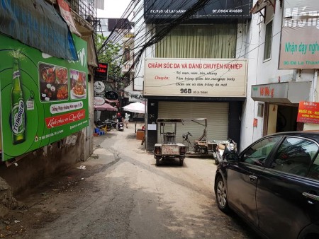 Bán nhà phố Đê La Thành Đống Đa, dt 31m2, 4 tầng, giá bán 4 tỷ, nhà mới, kinh doanh tốt