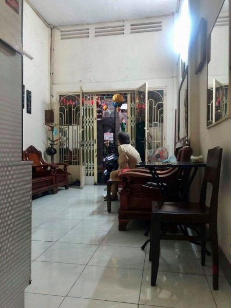 Bán nhà nát Quận 5 tiện xây mới, diện tích sử dụng 39m2, xe hơi liên hệ 0799149230