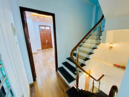 Rẻ bất ngờ, bán nhà Hà Trì, gần ngã tư, để lại nội thất, diện tích 38m2, giá bán 2.4 tỷ