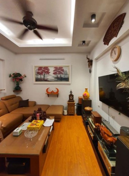 Bán nhà Quận Nam Từ Liêm, ngõ ô tô, tặng nội thát, dt 55m2, 5 tầng, mặt tiền rộng, chỉ nhỉnh 5 tỷ
