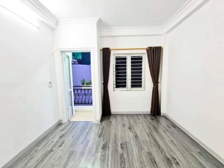 Bán nhà nguyên căn đúc kiên cố, cách ngã Tư Sở 400m, khu phân lô, giá bán 2 tỷ, sổ sẵn