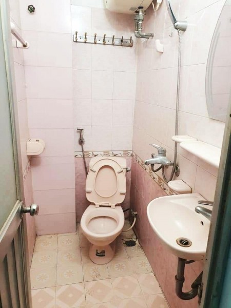 Bán nhà nguyên căn Trần Khát Chân, ngõ nông thông thoáng, gần phố, giá bán 2.98 tỷ