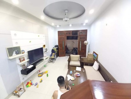 Bán một cái nhà phân lô quân đội Lê Trọng Tấn quá đẹp, giá 4.4 tỷ, có sẵn nội thất 90%