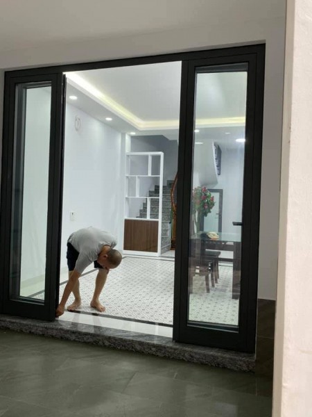 Nhà siêu đẹp Lĩnh Nam cạnh chợ sinh viên, dt 40m2, 4 tầng đúc kiên cố, giá siêu rẻ, 2.75 tỷ