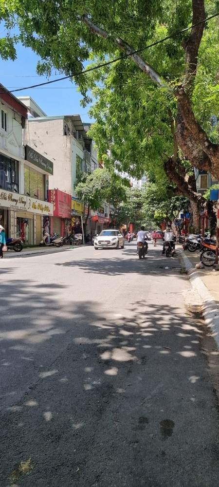 Bán nhà nguyên căn Quận Ba Đình, cực hiếm, 5m ra phố, giá nhỉnh 1 tỷ, diện tích 22m2