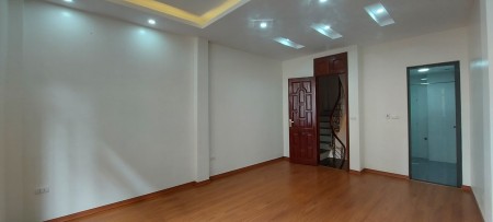 Nhà có việc cần bán gấp phố Bồ Đề, an sinh đỉnh, dt 38m2, 5 tầng, giá chỉ hơn 3 tỷ