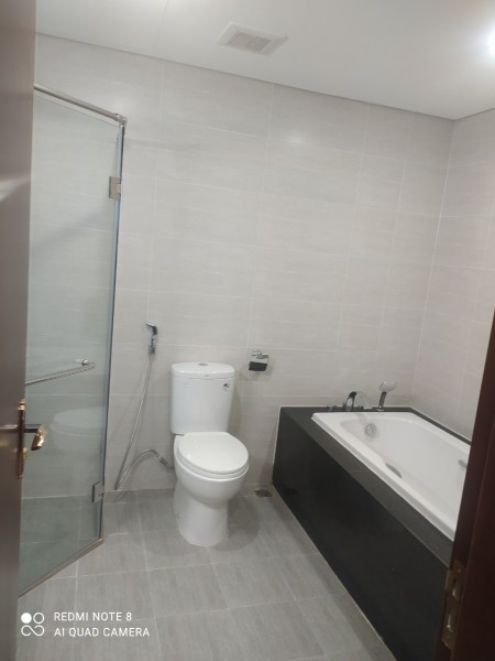 Chính chủ cần bán gấp căn góc 3PN dt 135m2 tòa Diamond Goldmark City Hồ Tùng Mậu. Giá 3,8 tỷ