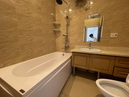 Cho thuê căn hộ studio view trực diện mặt Hồ Tây full đồ giá 650$/tháng, liên hệ 0966286718