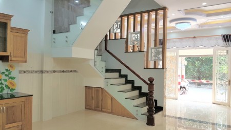 Nhà đẹp mặt tiền Tô Hiệu, Quận Tân Phú diện tích 80m2, 4 tầng, giá siêu rẻ chỉ 10.5 tỷ